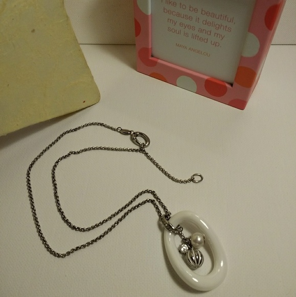 Pretty Fossil necklace pearl, white porcelain - Picture 2 of 4